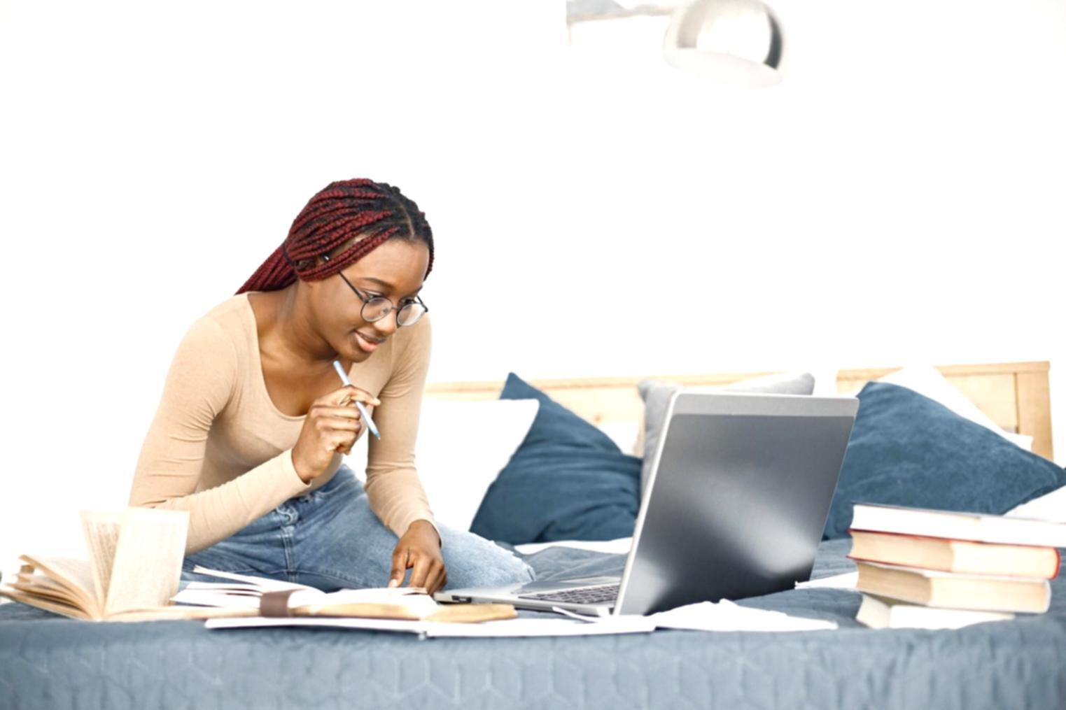 Analyse financière détaillée sur écran d'ordinateur